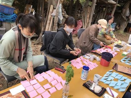 紅葉真っ盛りの中を散策＆焼き芋体験＆中国語でビンゴゲーム